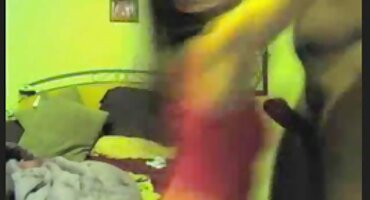 sex búp bê tình dục nam Brunette cheats trên bạn gái với bạn du nhau bè của cô.